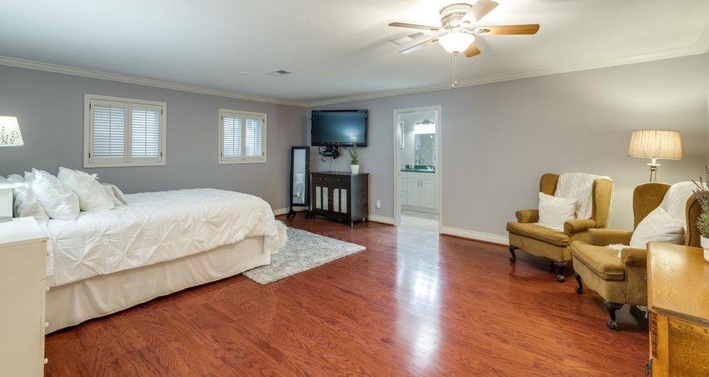 5819 Mcknight, Houston TX  77035-2326 exterior