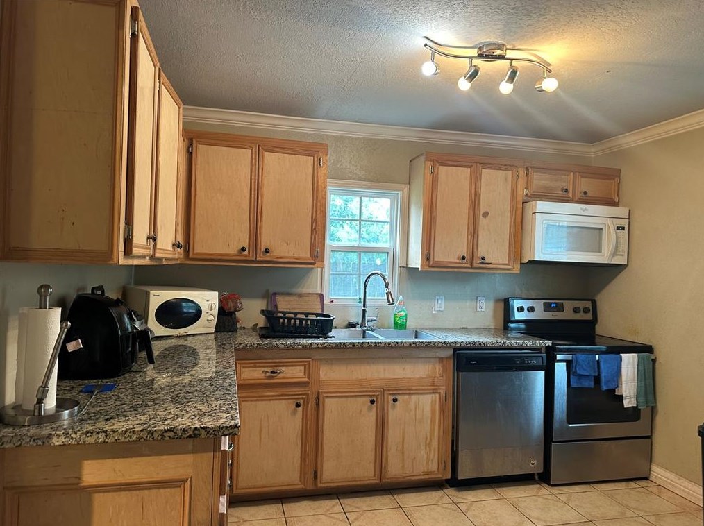 4938 Van Fleet St, Houston, TX 77033-3423
