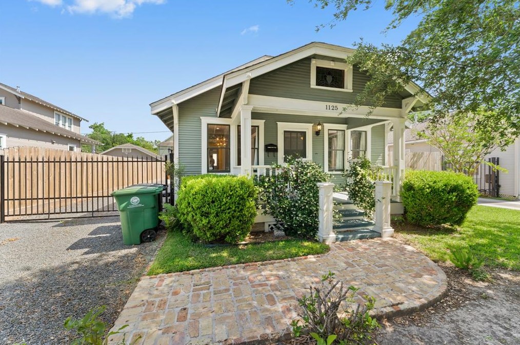 1125 E 25th St, Houston, TX 77009