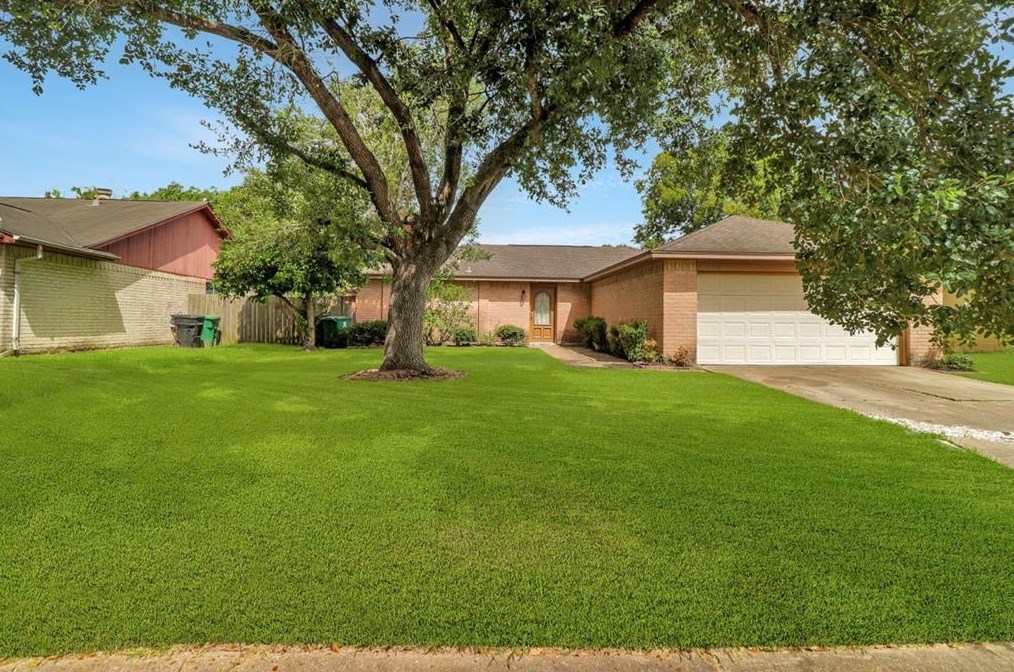 15718 Rosebriar Dr, Missouri City, TX 77489