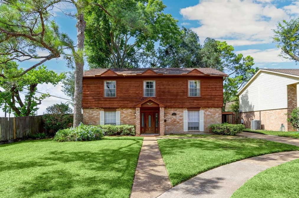 12518 Mooreknoll Ln, Houston, TX 77024-4122