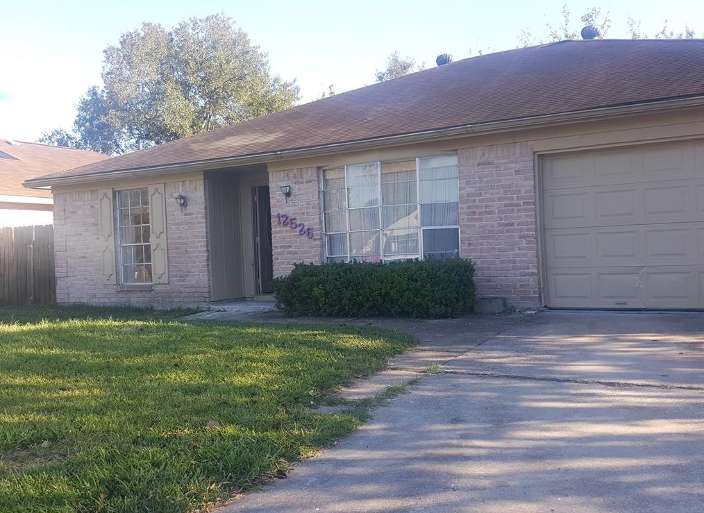 12526 Drifting Winds Dr, Houston, TX 77044