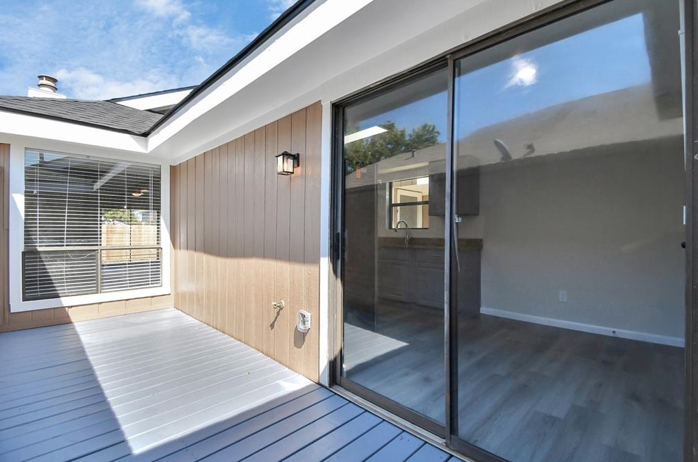 13406 Clarewood Dr, Houston TX 77081-5001 exterior