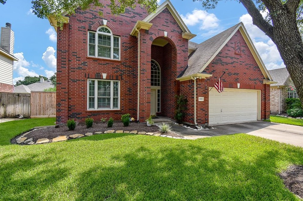 7410 Maple Run Dr, Sugar Land, TX 77479