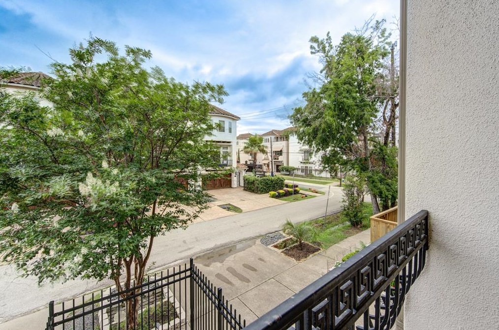 802 Malone St, Houston, TX 77007-5391
