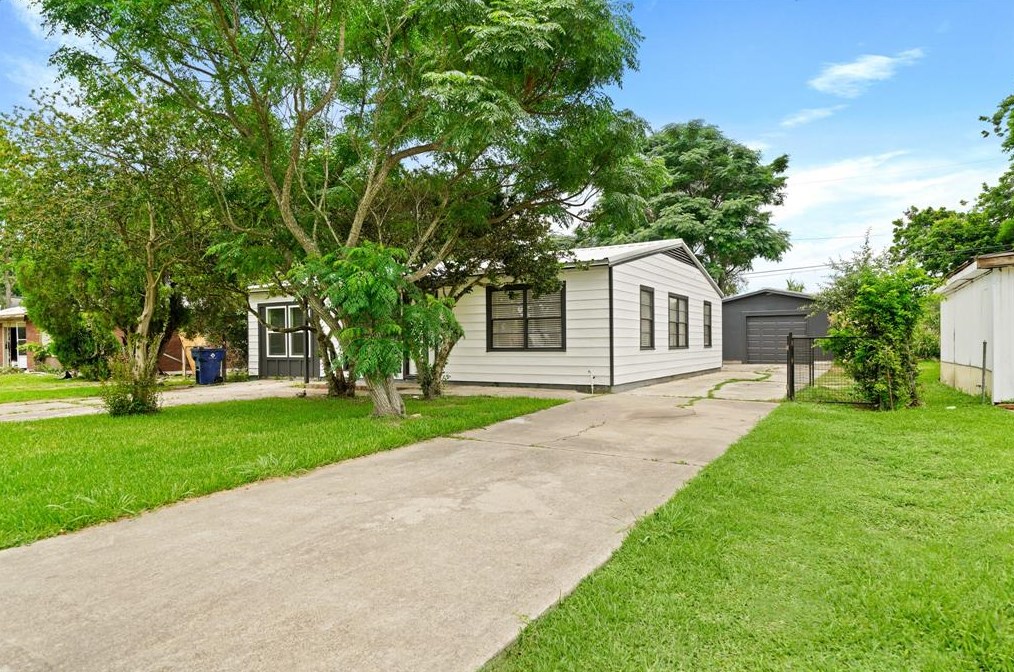 222 Sparrow Way, Texas City, TX 77591-3668