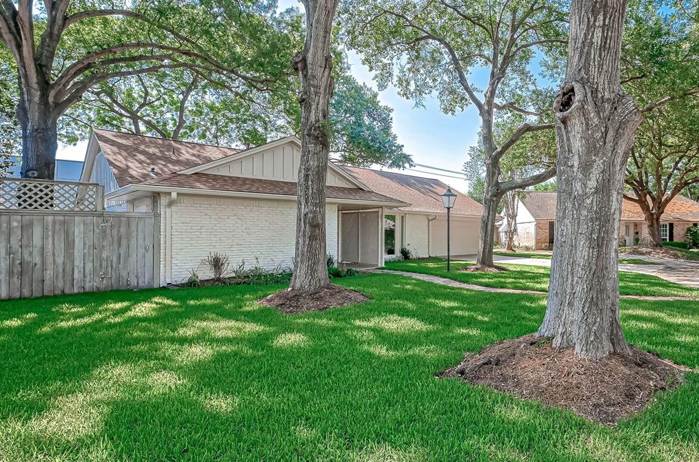 1719 Shadow Bend Dr, Houston, TX 77043