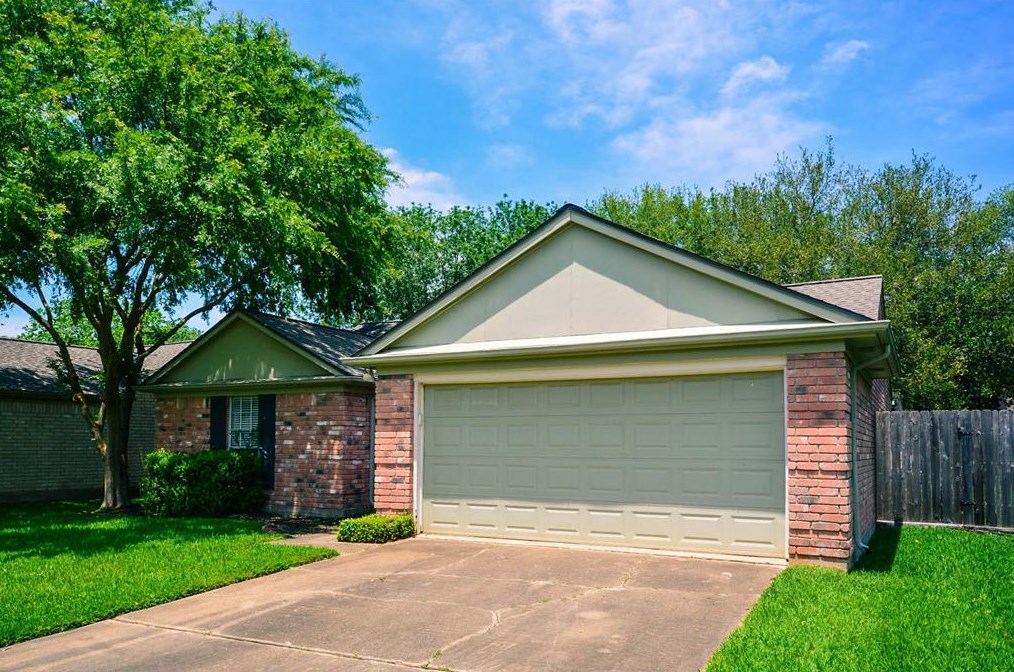 3003 Old Fort Rd, Sugar Land, TX 77479