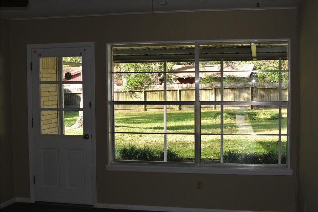 1112 Irish Dr, Conroe, TX 77301