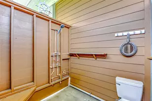 950 Seadrift Dr, Crystal Beach, TX 77650 - Photo 28