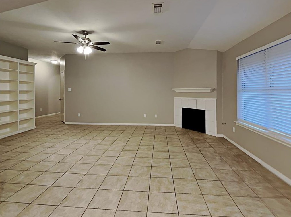 1618 Regal Blue Ct, Fresno, TX 77545
