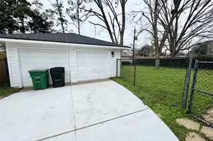 8218 Edgemoor Dr, Houston, TX 77036 - Photo 28