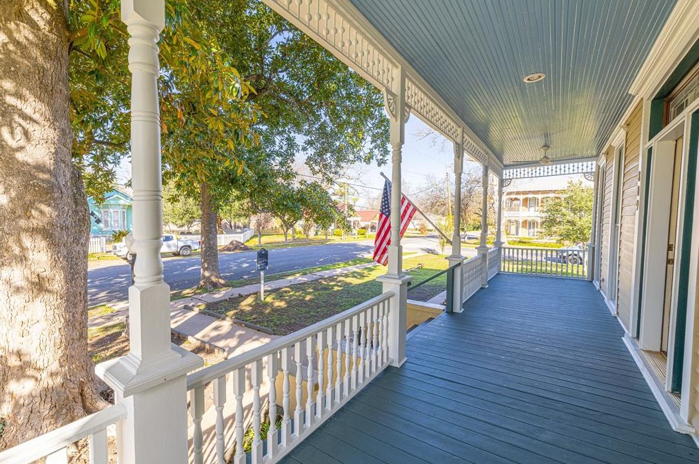 809 Milam St, Columbus, TX 78934