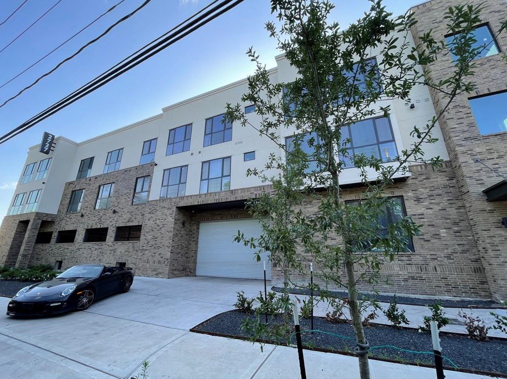 2727 Houston Ave #305, Houston, TX 77009
