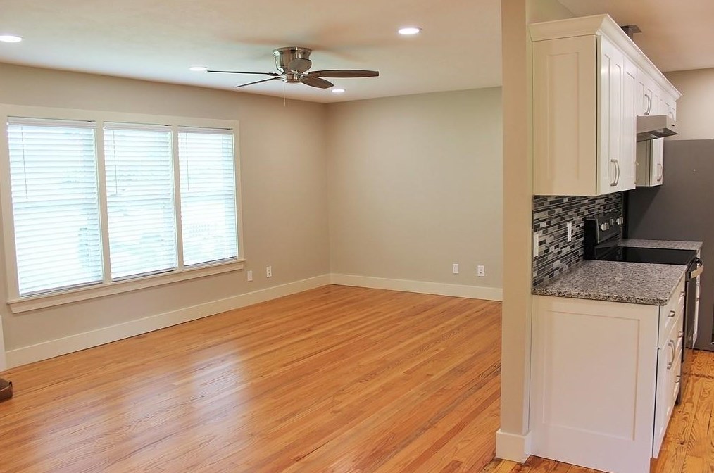 2411 S Market St, Brenham, TX 77833