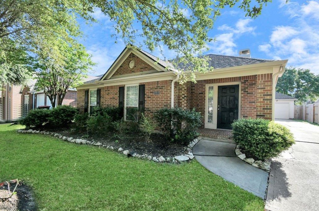 4910 Lake Gladewater Ct, Richmond, TX 77407-7887