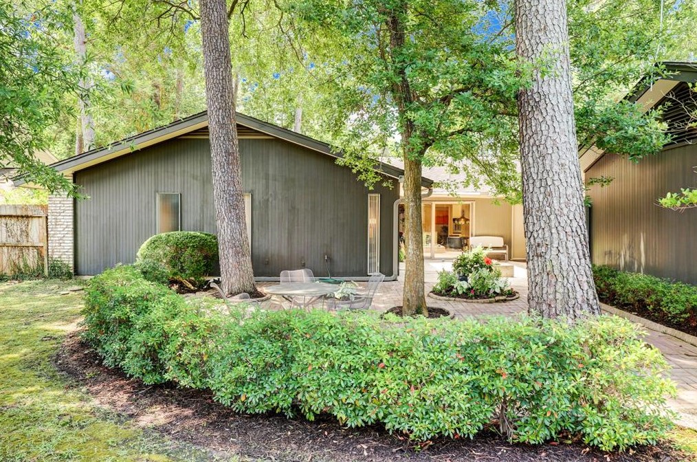 12434 Huntingwick Dr, Houston TX  77024-4906 exterior