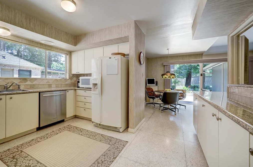 12434 Huntingwick Dr, Houston TX  77024-4906 exterior