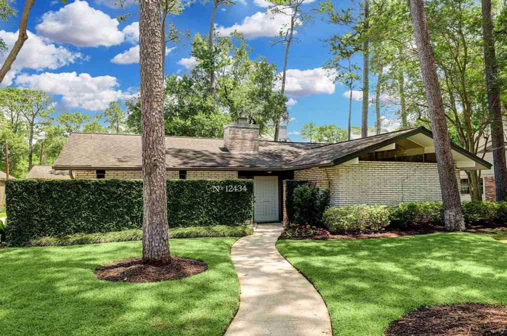 12434 Huntingwick Dr, Houston TX  77024-4906 exterior