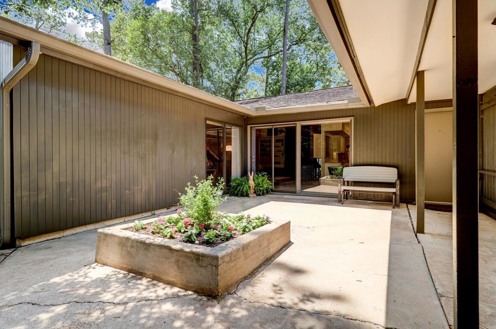 12434 Huntingwick Dr, Houston TX  77024-4906 exterior