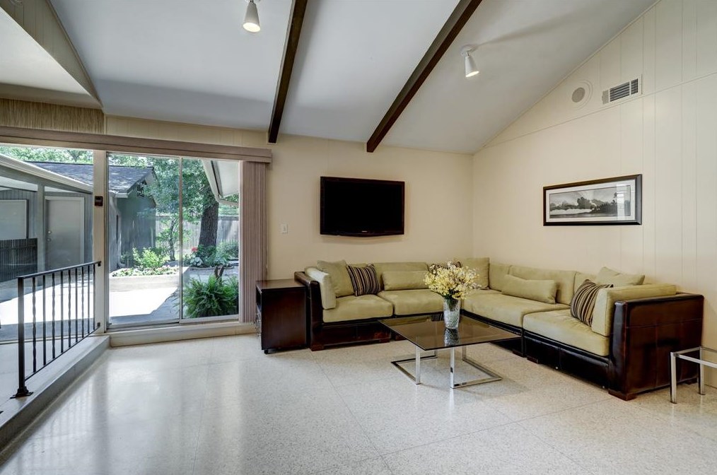 12434 Huntingwick Dr, Houston TX  77024-4906 exterior