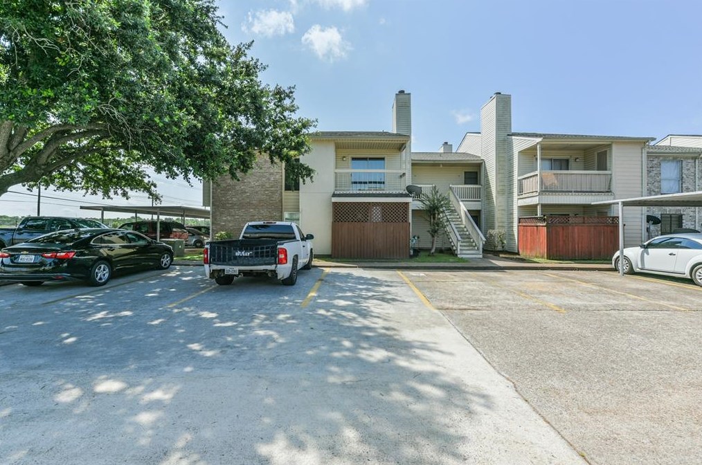7600 Emmett F Lowry Expy Apt 302, Texas City, TX 77591