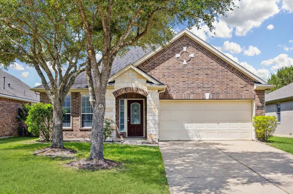 515 Burham Ln, League City, TX 77573