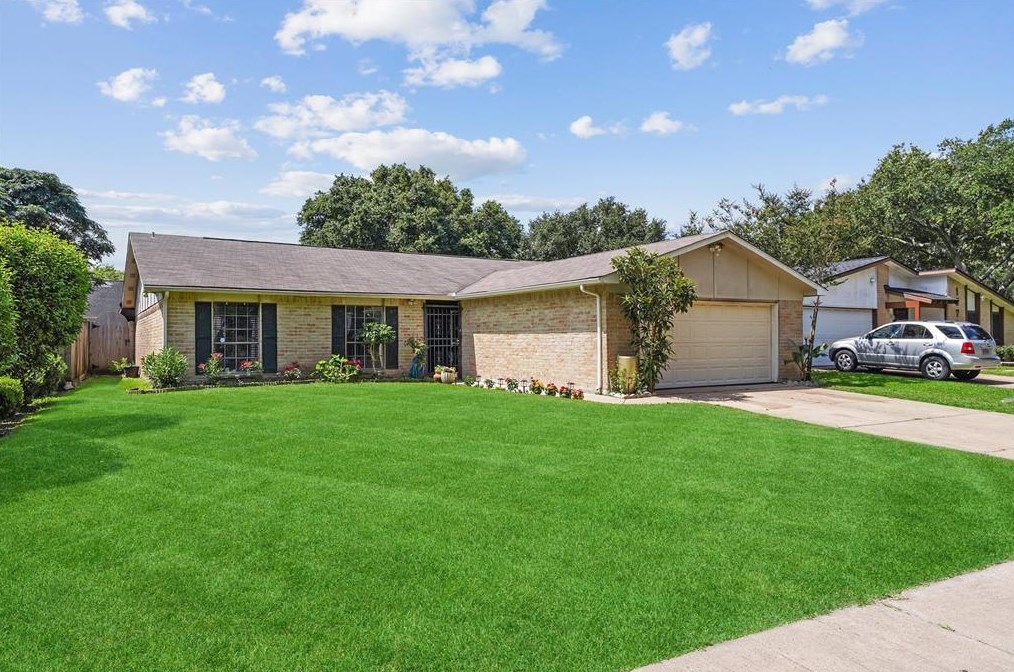 15707 Sierra Valle Dr, Houston, TX 77083-4019