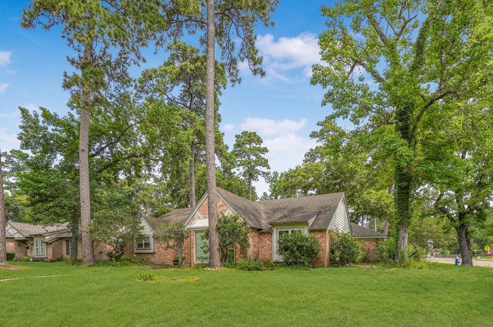 1927 Maple Lakes Dr, Humble, TX 77339