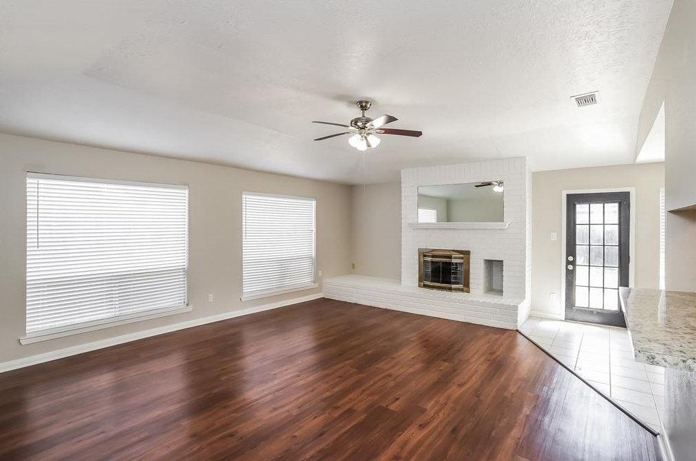 340 Forest Hills Dr, League City, TX 77573