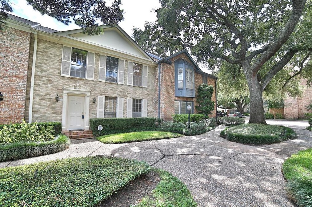 2323 Augusta Dr Apt 32, Houston, TX 77057
