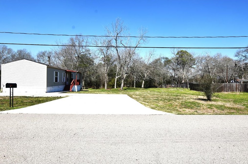 215 Live Oak St, Crosby TX  77532-5845 exterior