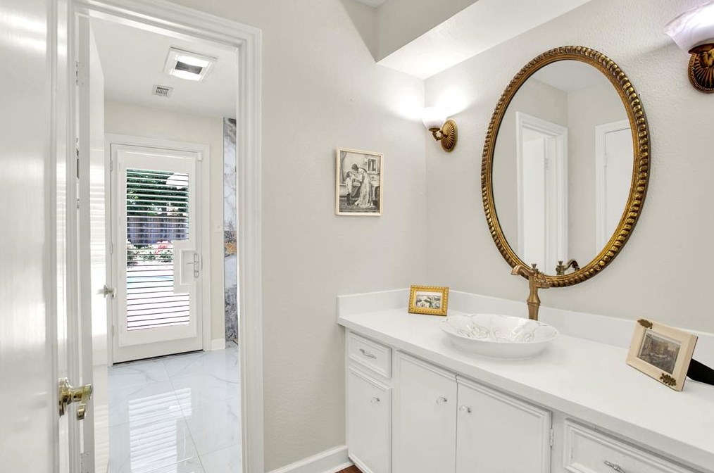 18507 Prince William Ln, Houston TX  77058-4222 exterior