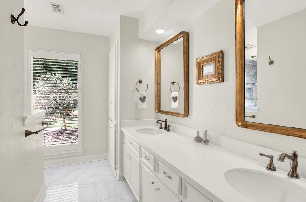 18507 Prince William Ln, Houston TX  77058-4222 exterior