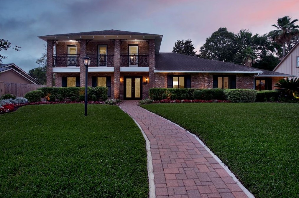 18507 Prince William Ln, Houston TX  77058-4222 exterior