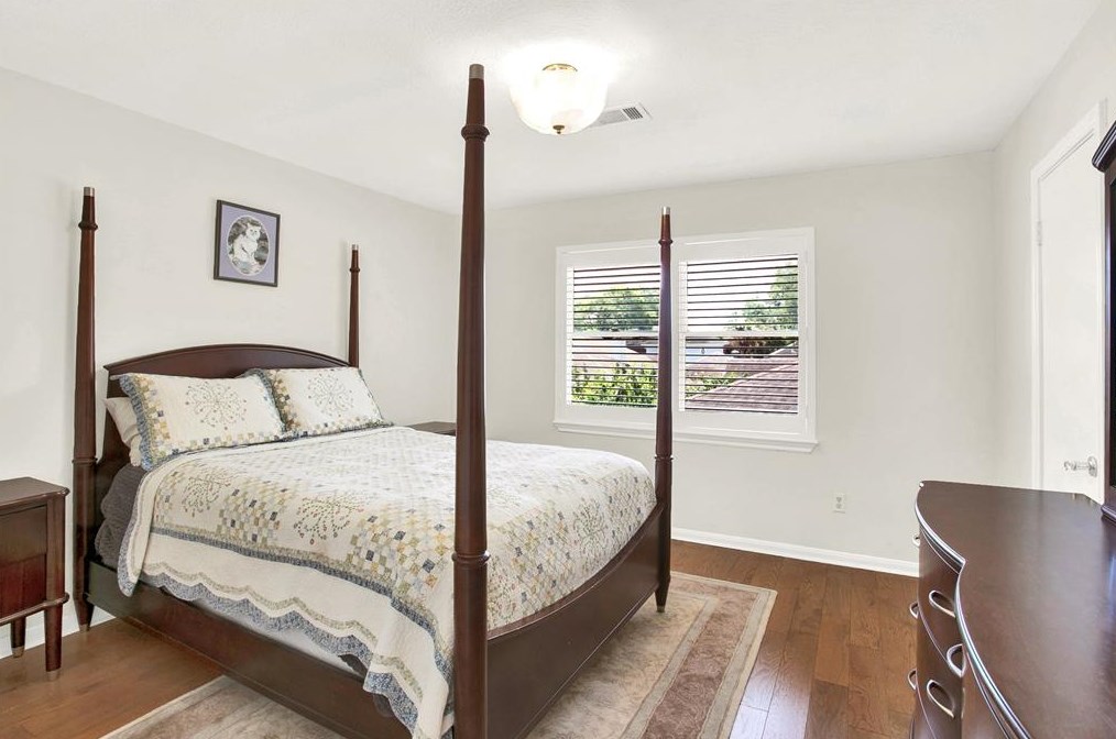 18507 Prince William Ln, Houston TX  77058-4222 exterior