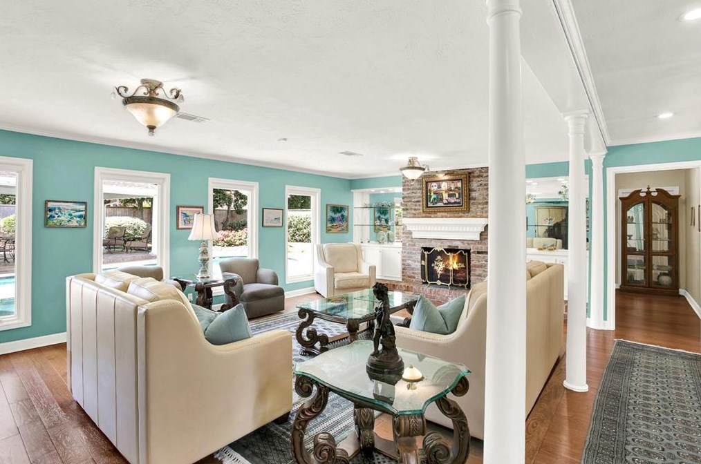 18507 Prince William Ln, Houston TX  77058-4222 exterior