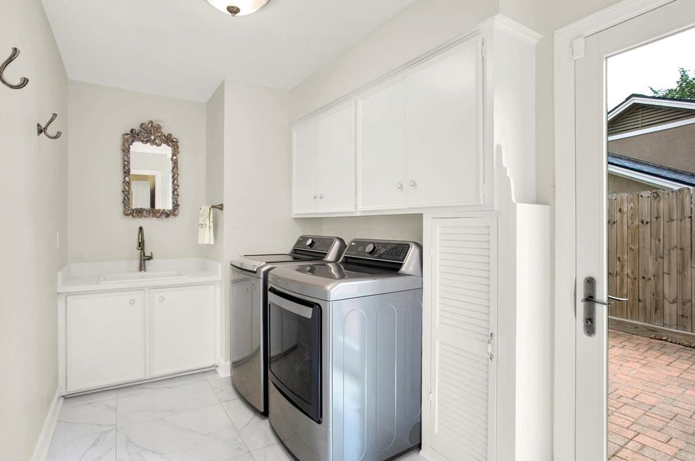 18507 Prince William Ln, Houston TX  77058-4222 exterior
