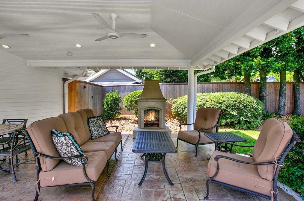 18507 Prince William Ln, Houston TX  77058-4222 exterior