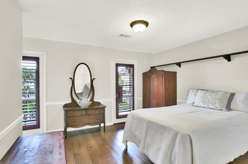 18507 Prince William Ln, Houston TX  77058-4222 exterior