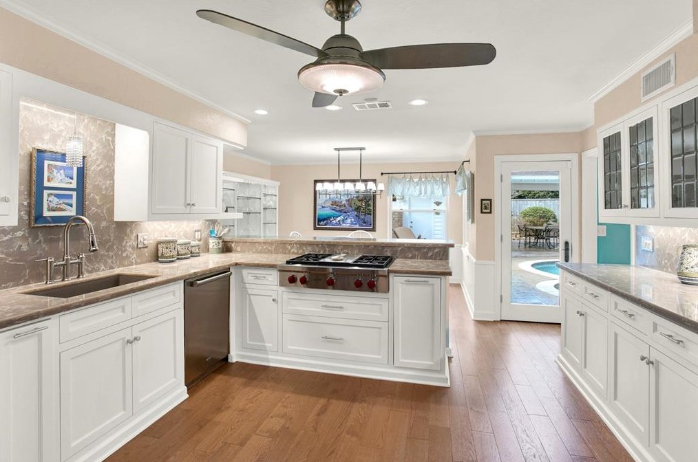 18507 Prince William Ln, Houston TX  77058-4222 exterior