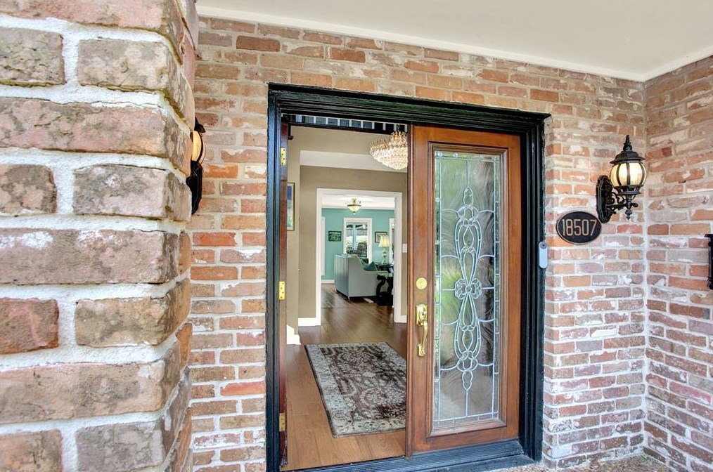18507 Prince William Ln, Houston TX  77058-4222 exterior