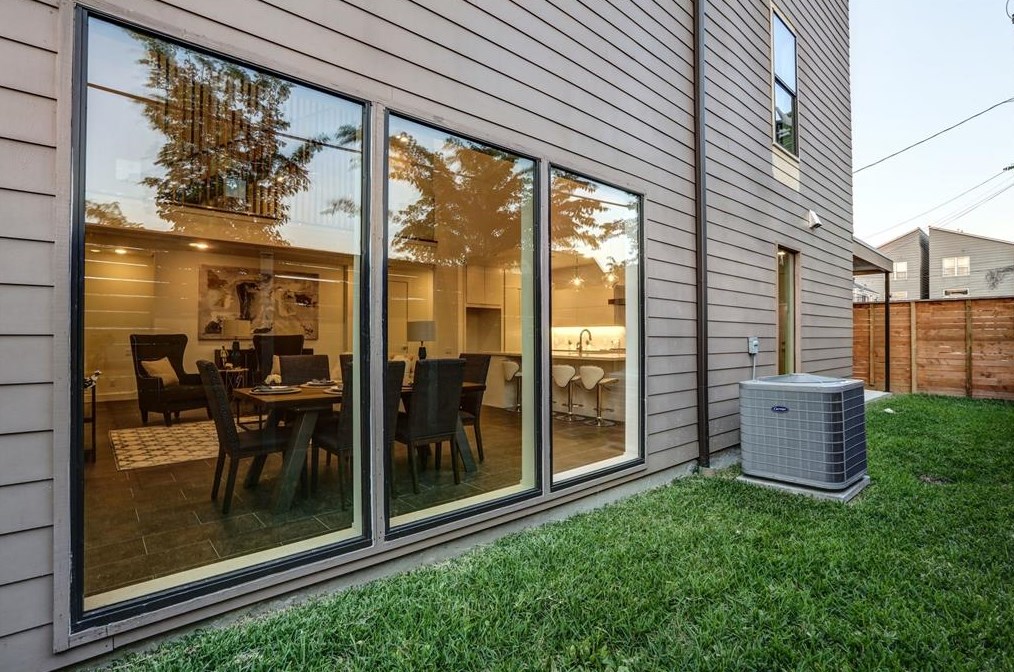 1914 Blodgett St, Houston, TX 77004-5112