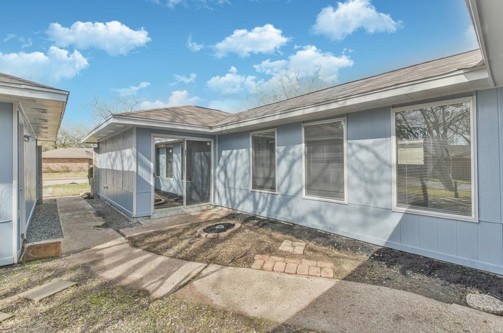 17558 S Compass Rose Cir, Crosby, TX 77532