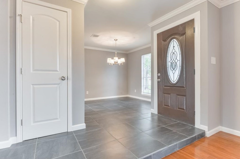 11006 Wood Shadows Dr, Houston TX  77013-5528 exterior