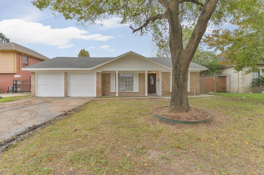 11006 Wood Shadows Dr, Houston TX  77013-5528 exterior