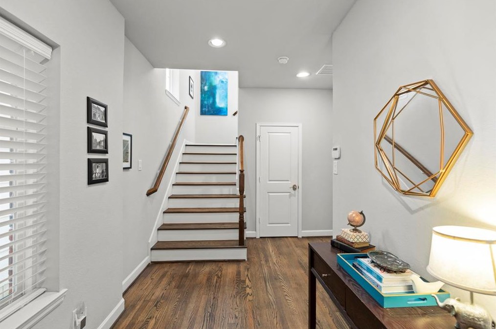 1911 Hickory St, Houston TX  77007-4133 exterior