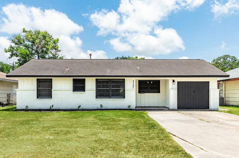 117 Pin Oak St, Richwood, TX 77566-5929