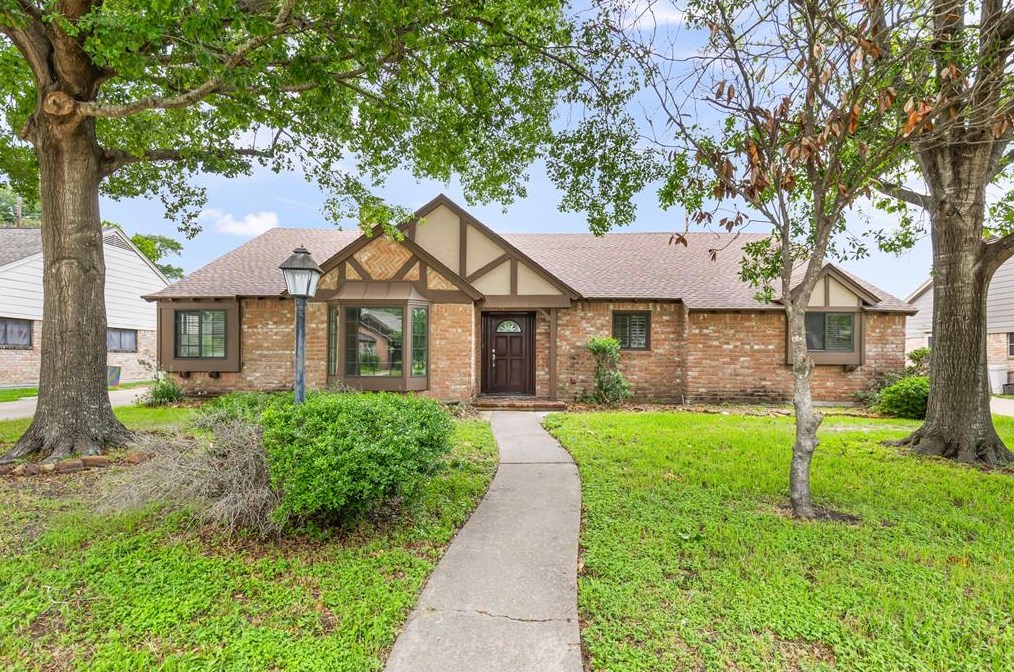 12910 Advance Dr, Houston, TX 77065-2123