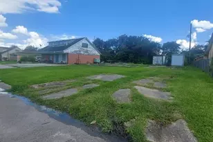 17202 Woodburn Dr, Houston, TX 77049 - Photo 4